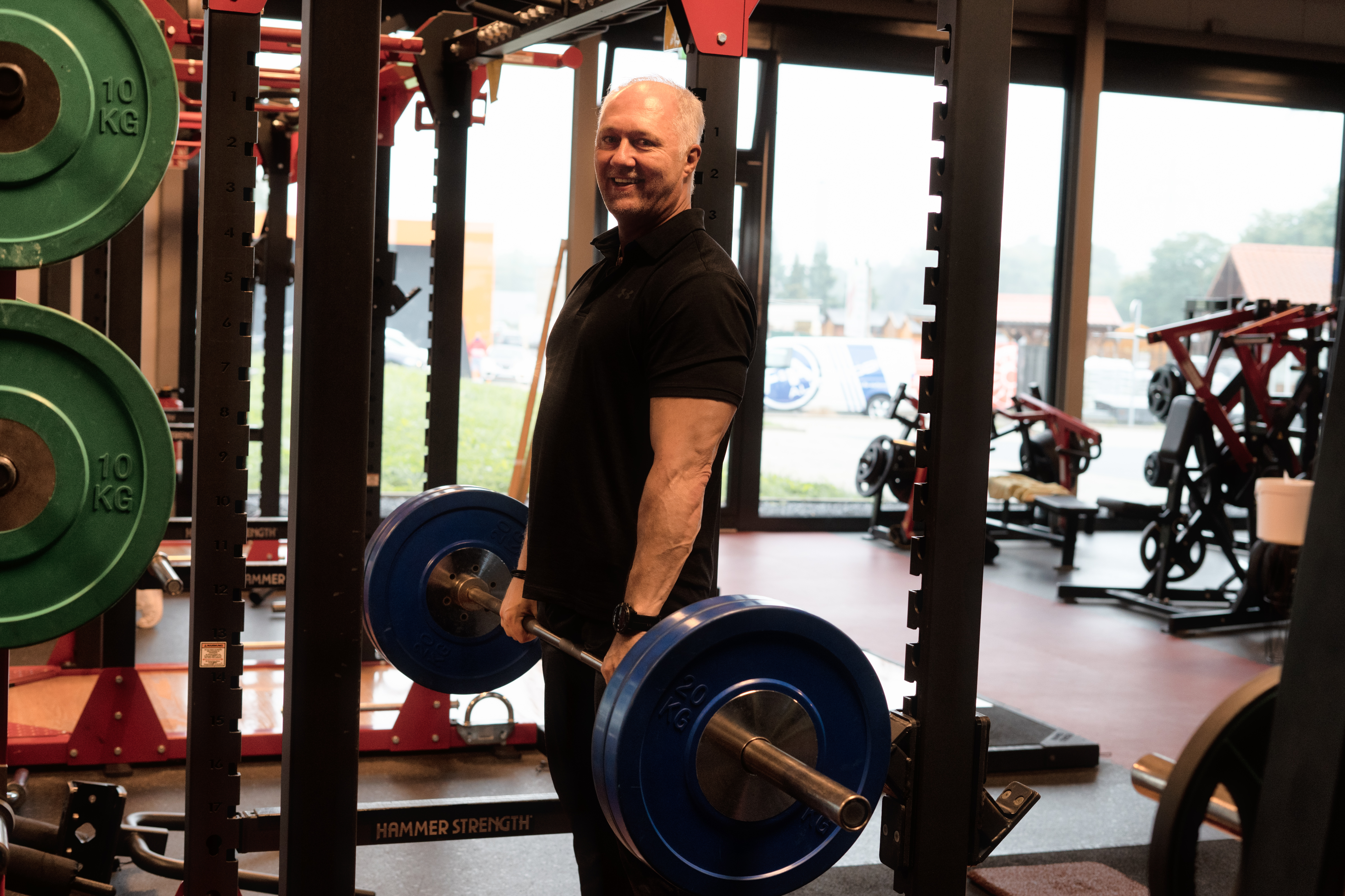 Dr. André C. Dennes beim Krafttraining im Gym